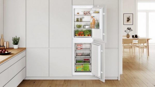 Bosch KIN85NSE0G 54.1cm 50/50 Built-In Frost Free Fridge Freezer - Image 2