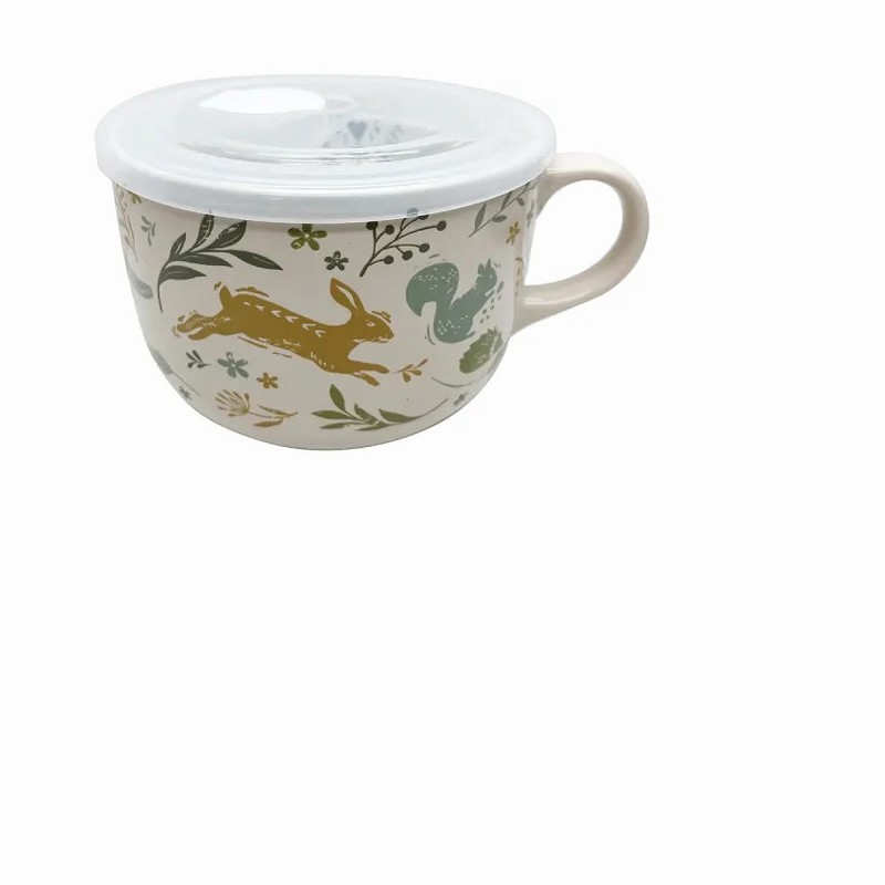 Soup mug outlet with lid