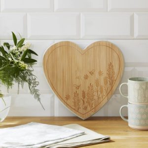 HOMESTEAD BAMBOO HEART SHAPED BOARD