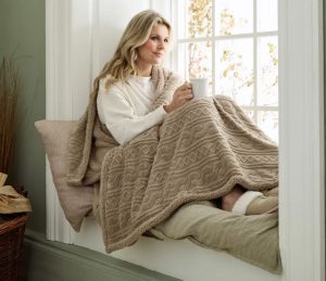 Cable Sherpa Heated Throw – 140x180cm