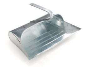 METAL HOODED DUSTPAN GALVANISED