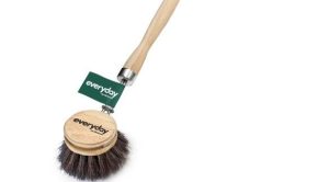 TRADITIONAL WOODEN DISH BRUSH